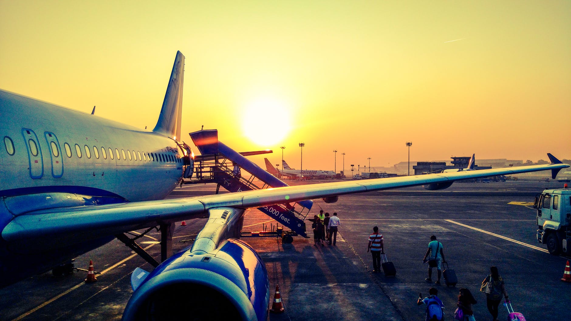 avion sur le tarmac